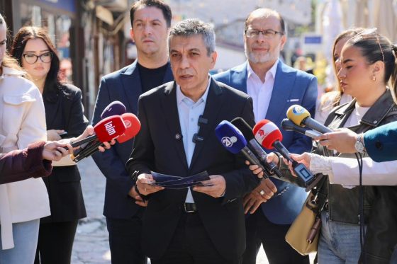 Shtylla e tretë e programit tonë paraqet vizionin për investimin në Çarshinë e Vjetër të Shkupit, një projekt madhor, i financuar dhe i realizueshëm që synon ta kthejë këtë zonë historike në qendër të zhvillimit kulturor, ekonomik dhe turistik të qytetit.